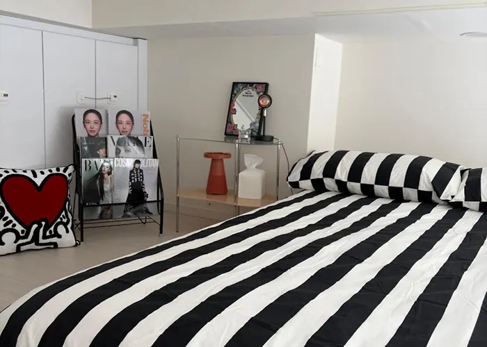Апартаменты Open3-hongik Hapjeong Station 2 Minutes-luxury Style-panoramic River View-queen Bed For 2 People-comfortable Sofa Interior