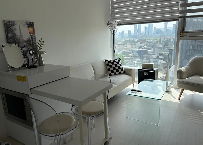 Апартаменты Open3-hongik Hapjeong Station 2 Minutes-luxury Style-panoramic River View-queen Bed For 2 People-comfortable Sofa Interior *