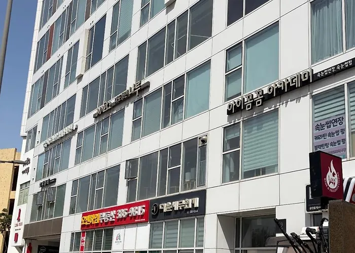 Open3-hongik Hapjeong Station 2 Minutes-luxury Style-panoramic River View-queen Bed For 2 People-comfortable Sofa Interior Апартаменты Сеул